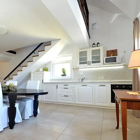 Effie Perine Apartment *