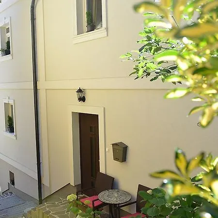 Apartment Effie Perine
