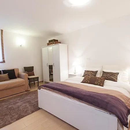 Apartament Effie Perine *