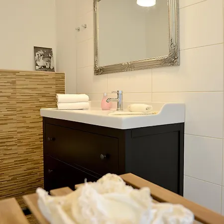 Effie Perine Apartman Bled