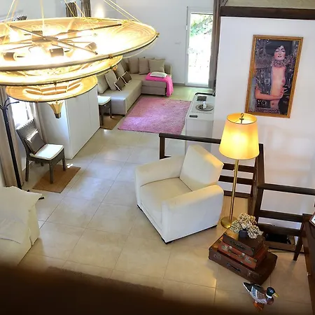 Effie Perine Apartman *