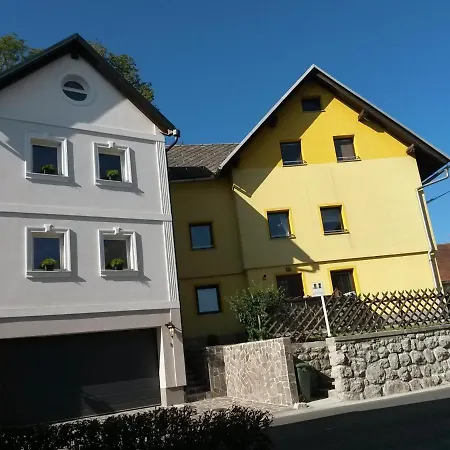 Effie Perine Apartment Bled