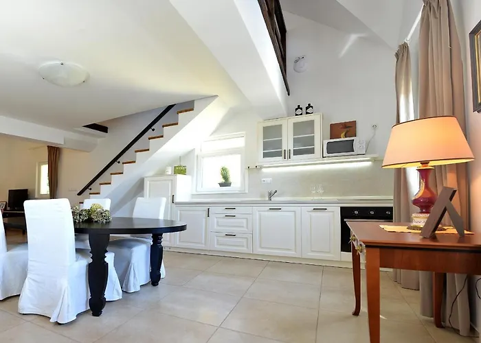 Effie Perine Apartma *