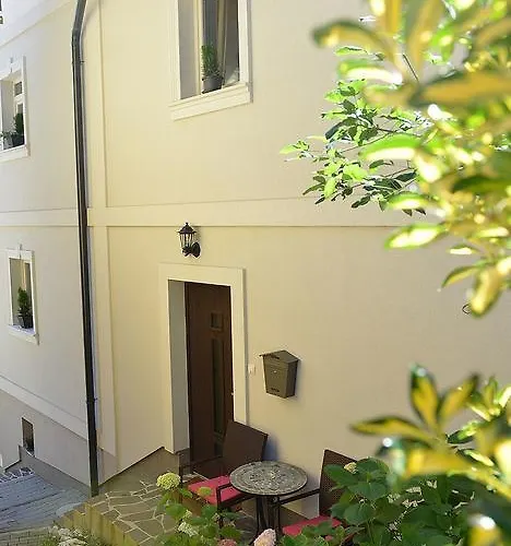 Apartment Effie Perine