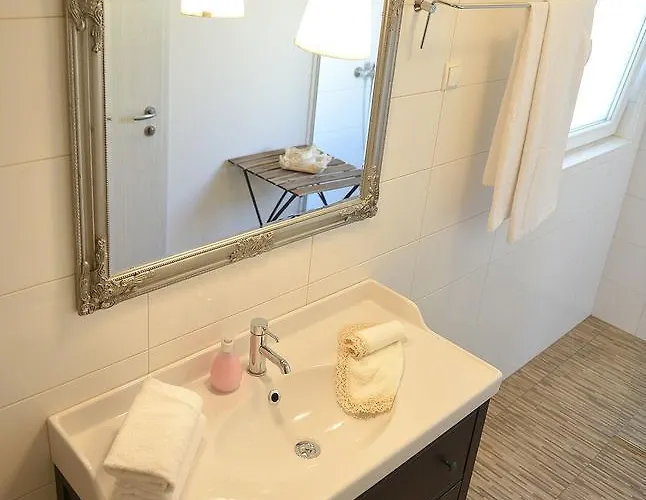 Apartma Effie Perine