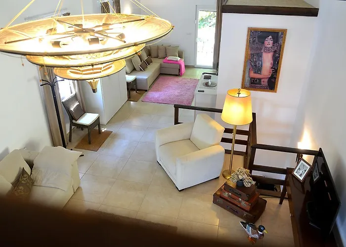 Effie Perine Apartment *